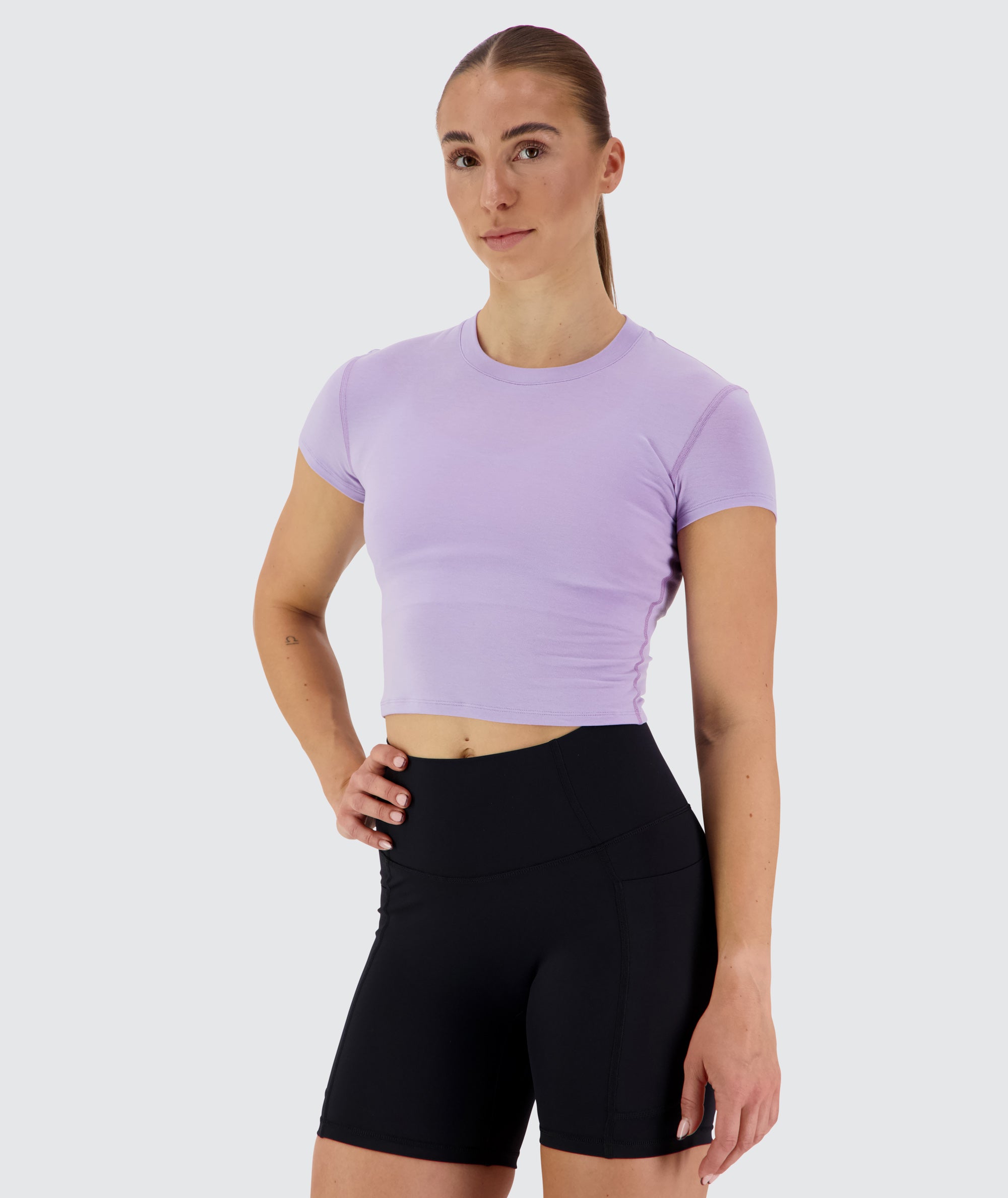 Women's Cropped Short Sleeve Lavender, Model 176 cm / size S#color_lavender