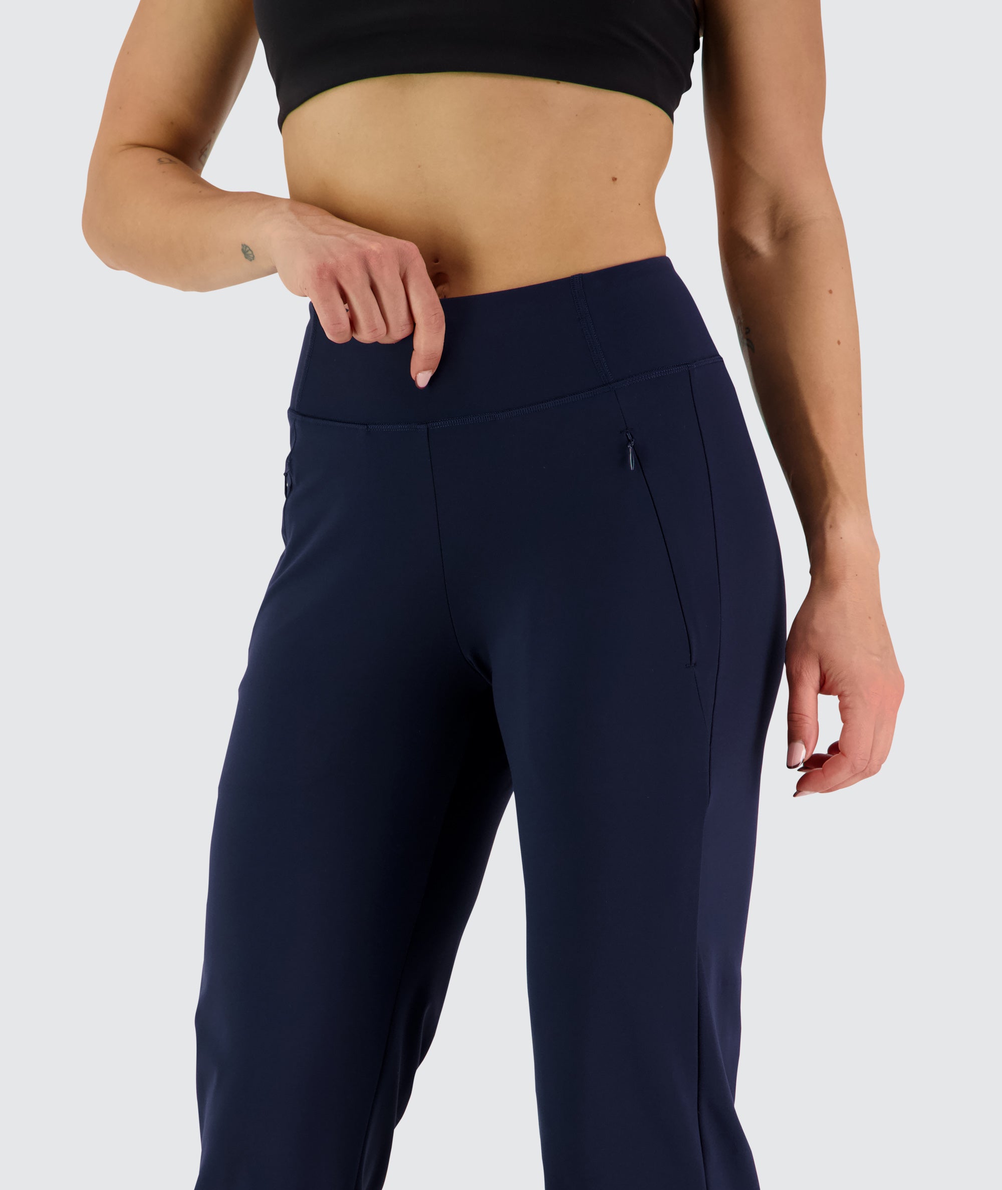 Women's Everyday Pants Dark Navy, Model 176 cm / size S#color_dark-navy