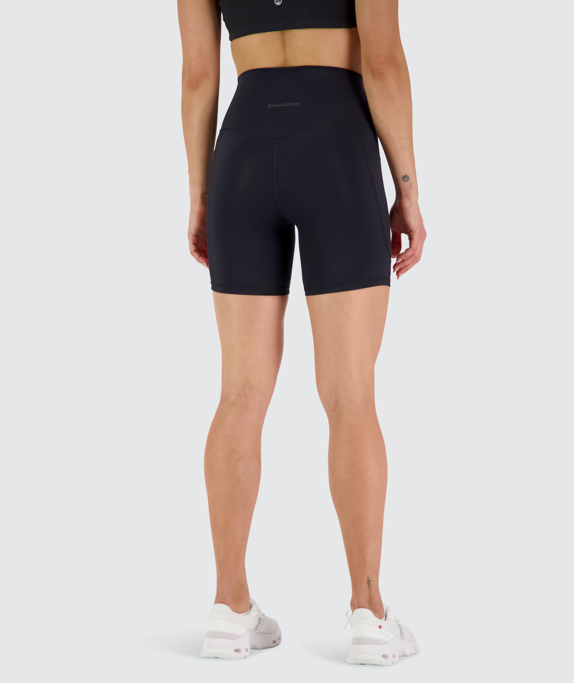 Women's Everyday Pocket Shorts Black, Model 176 cm / size S#color_black