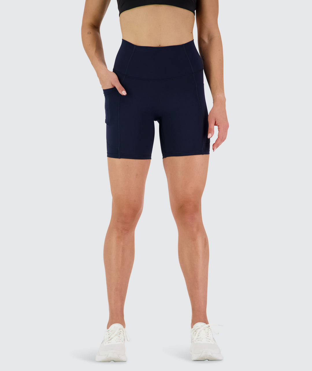 Women's Everyday Pocket Shorts Dark Navy, Model 176 cm / size S#color_dark-navy