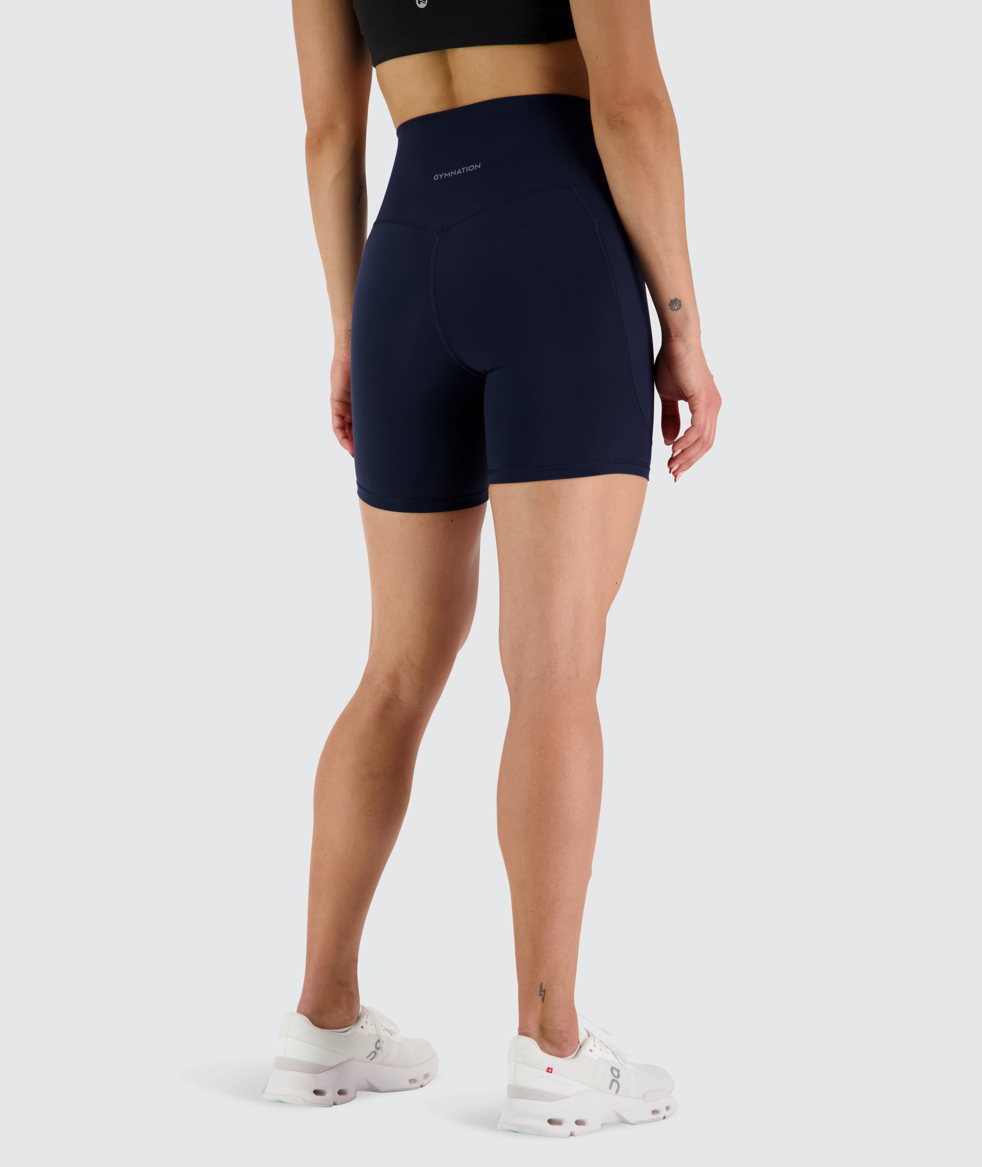 Women's Everyday Pocket Shorts Dark Navy, Model 176 cm / size S#color_dark-navy