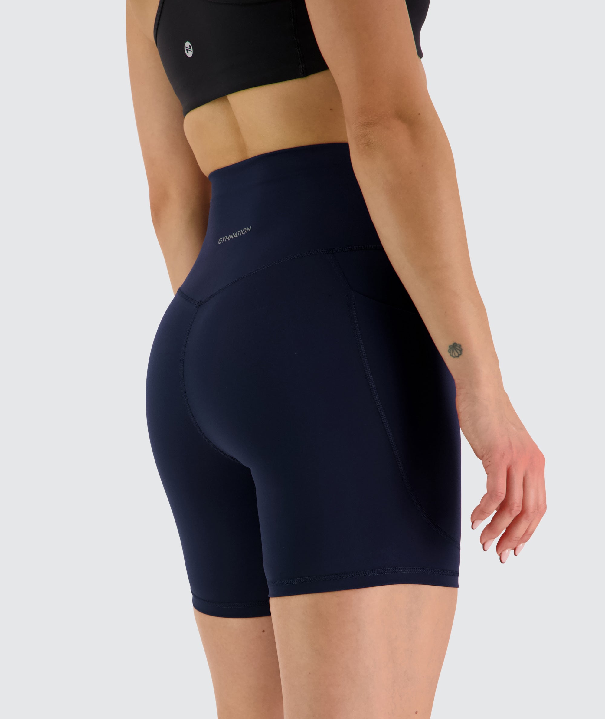 Women's Everyday Pocket Shorts Dark Navy, Model 176 cm / size S#color_dark-navy