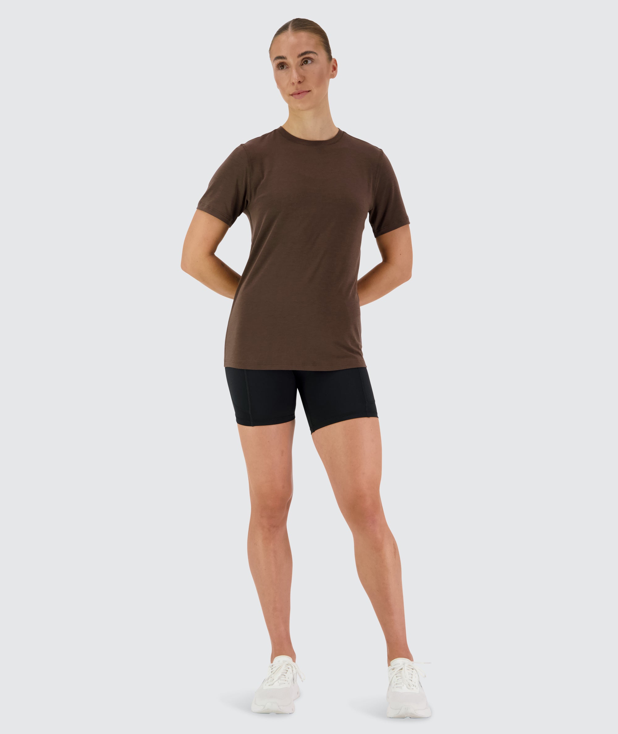 Women's Everyday Tee, Model 176 cm / size S#color_coffee-bean