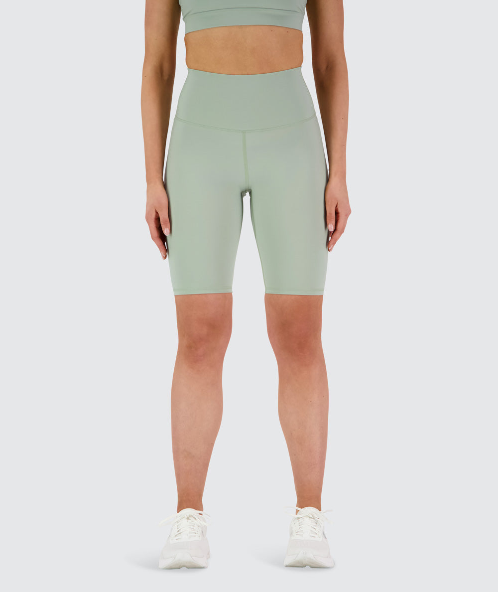 High-Waist Biker Shorts, Model 173 cm / size S#color_pistachio