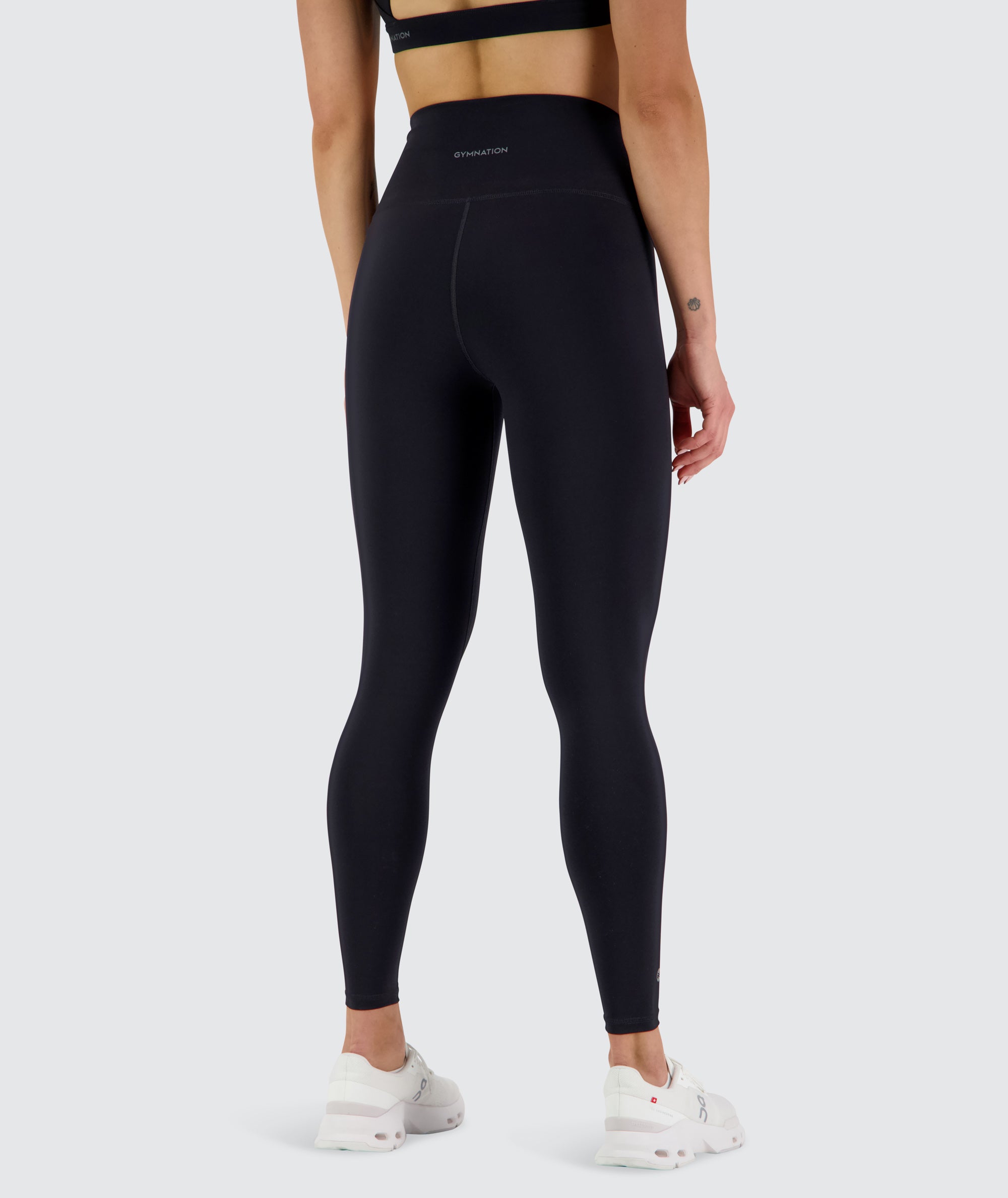 High-Waisted training tights, Model 176 cm / size S,#color_black