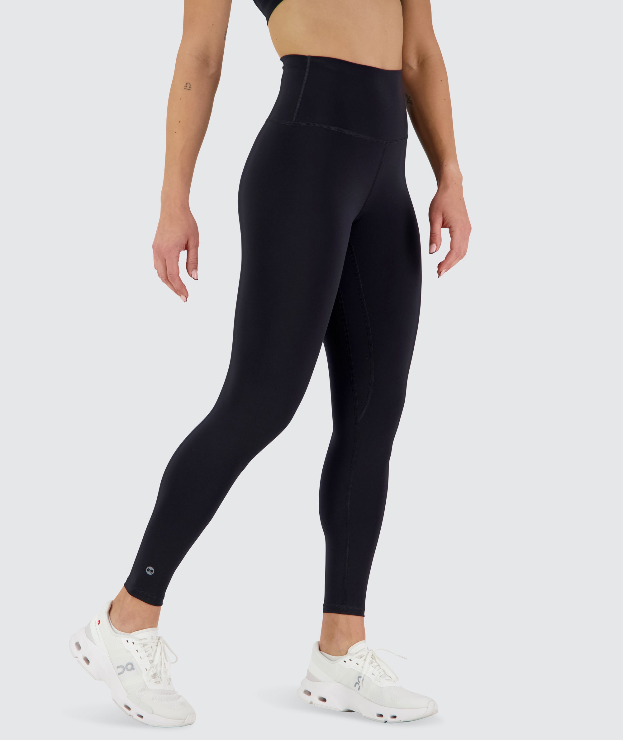 High-Waisted training tights, Model 176 cm / size S,#color_black