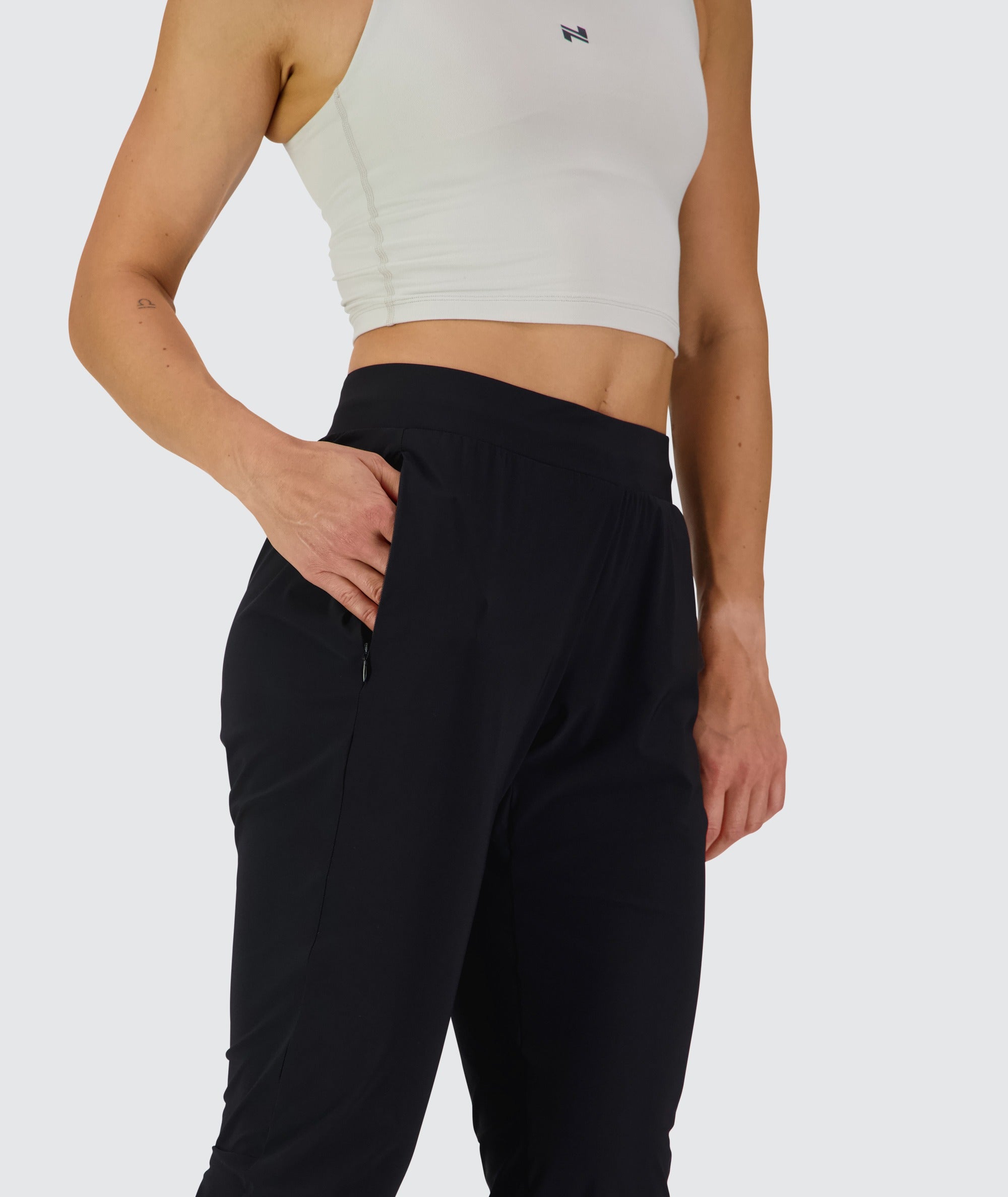 Women's Active Joggers for sports, Model 176 cm / size S#color_black