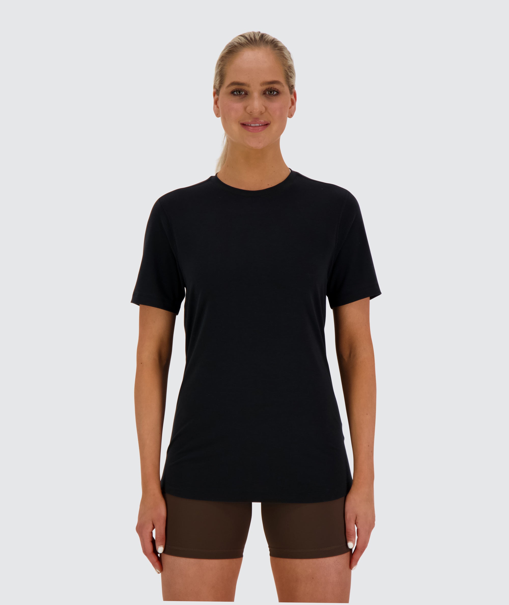 women's everyday tee, Model 173 cm / size S#color_black
