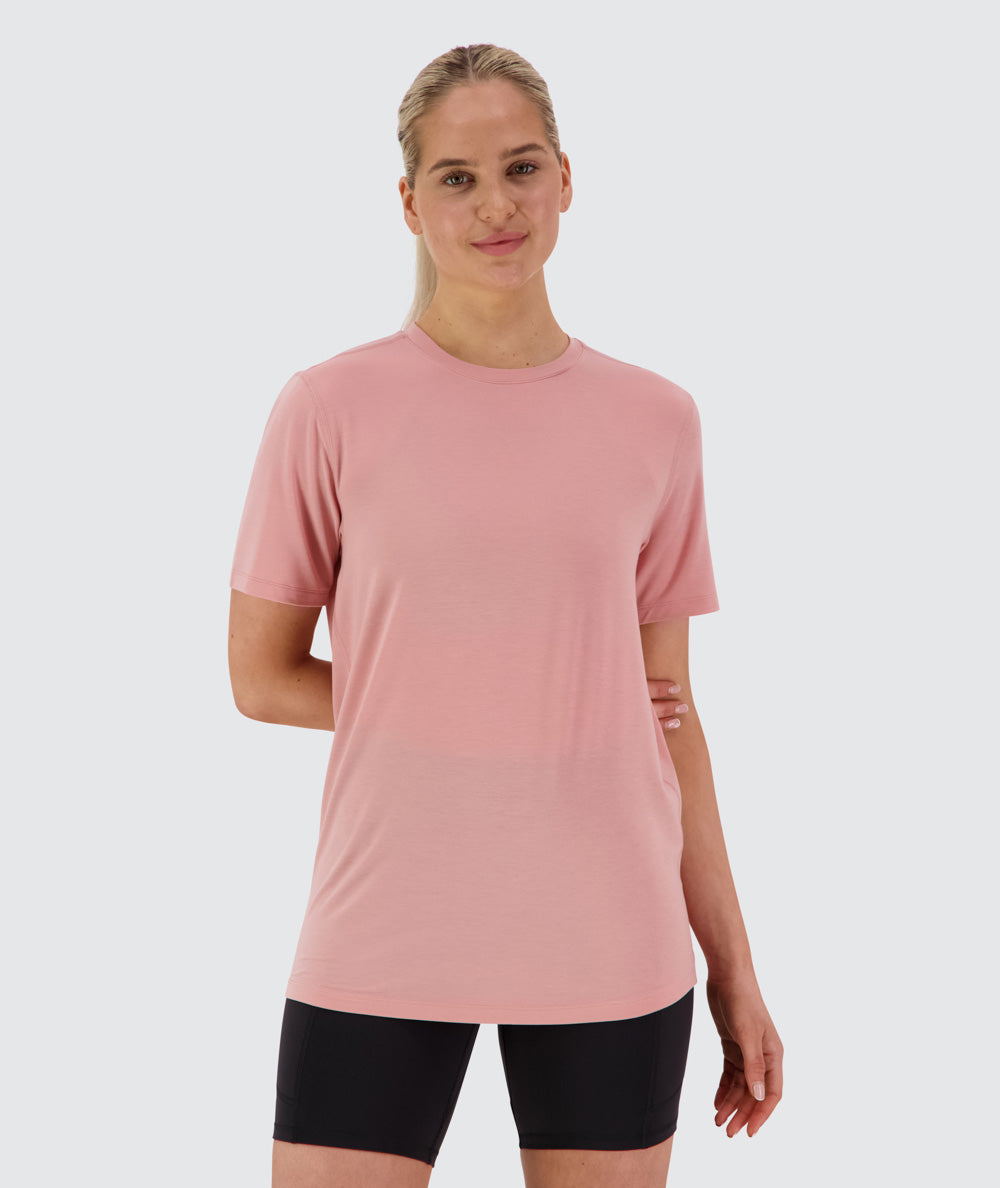 Women's oversized everyday tee, Model 173 cm / size S#color_mauve-pink